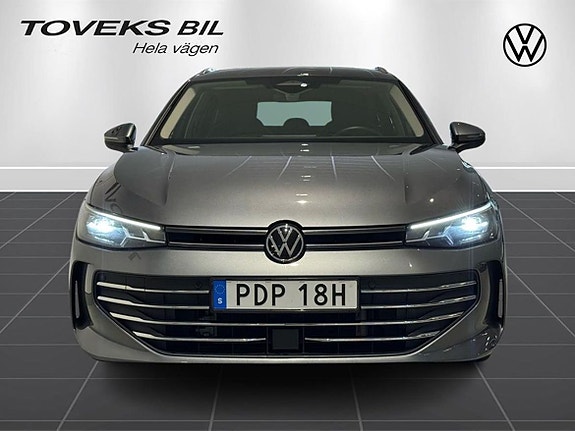 Volkswagen Passat 7 of 24