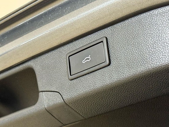 Volkswagen Passat 14 of 24