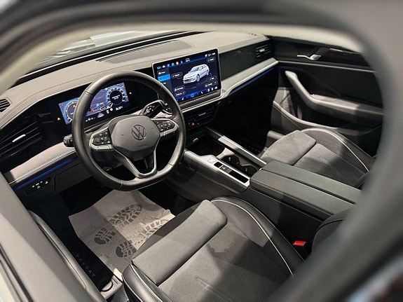 Volkswagen Passat 9 of 24