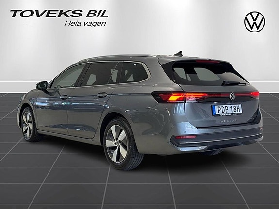 Volkswagen Passat 4 of 24