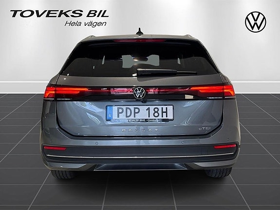 Volkswagen Passat 5 of 24