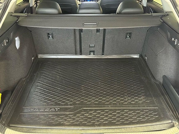 Volkswagen Passat 13 of 24