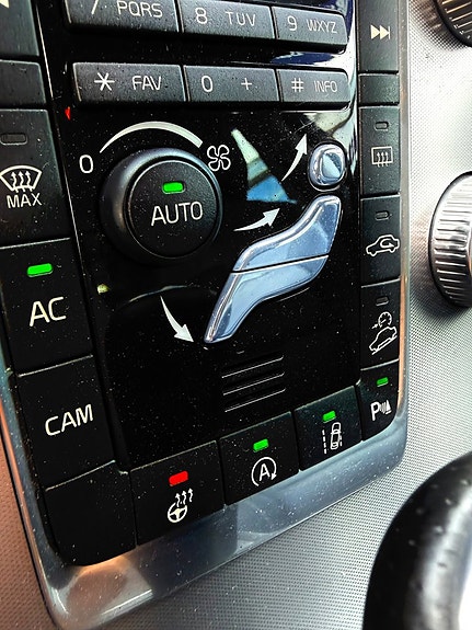 Volvo XC70 13 of 30