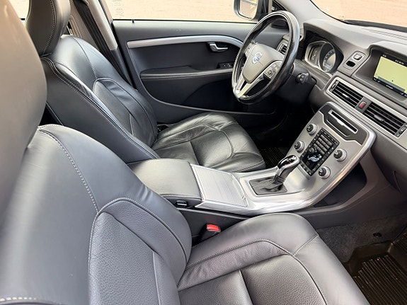 Volvo XC70 14 of 30