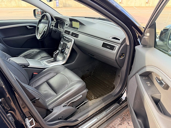 Volvo XC70 15 of 30