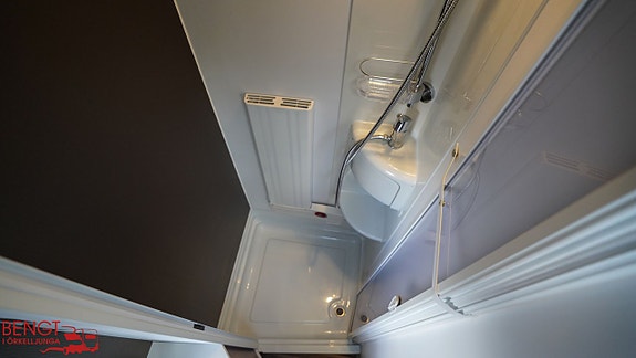 Adria Coral 670 SLT Supreme | Låga långbäddar | ALDE 18 of 21