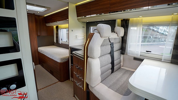Adria Coral 670 SLT Supreme | Låga långbäddar | ALDE 9 of 21