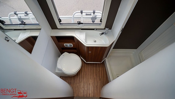 Adria Coral 670 SLT Supreme | Låga långbäddar | ALDE 17 of 21