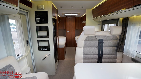 Adria Coral 670 SLT Supreme | Låga långbäddar | ALDE 8 of 21