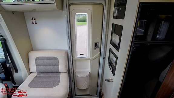 Adria Coral 670 SLT Supreme | Låga långbäddar | ALDE 19 of 21