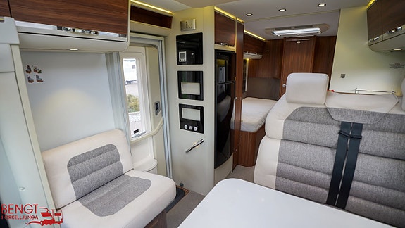Adria Coral 670 SLT Supreme | Låga långbäddar | ALDE 6 of 21