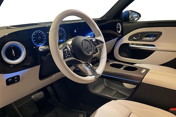Mercedes-Benz GLB350 6 of 15