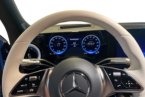Mercedes-Benz GLB350 7 of 15