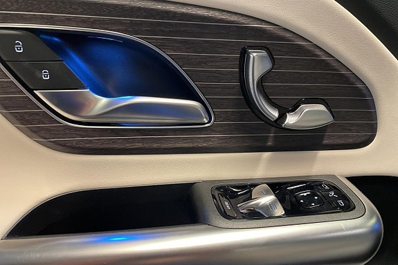 Mercedes-Benz GLB350 12 of 15