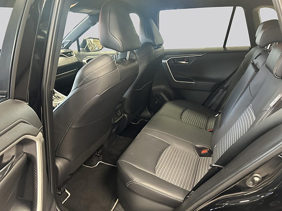 Toyota RAV4 9 of 14
