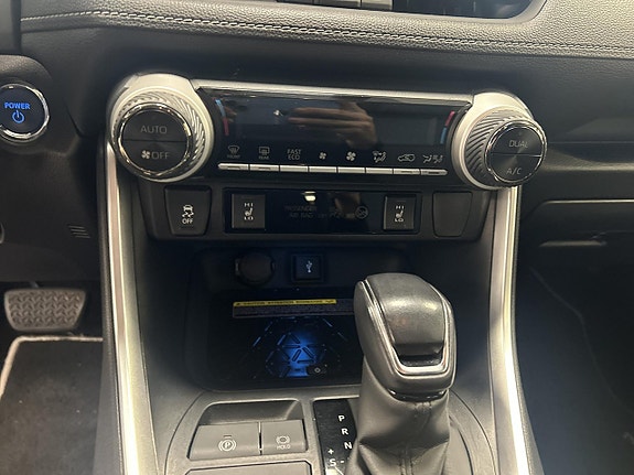 Toyota RAV4 14 of 14