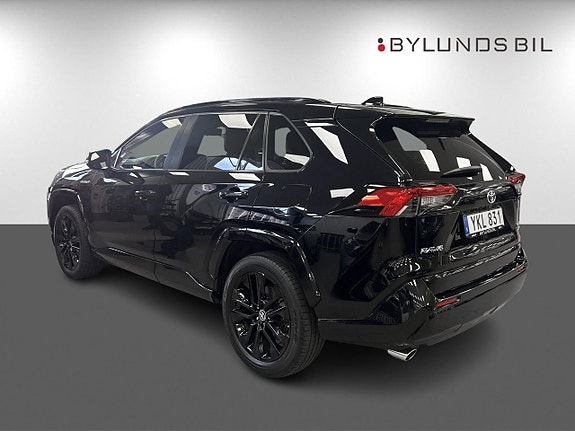 Toyota RAV4 6 of 14