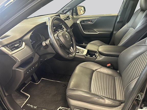 Toyota RAV4 8 of 14
