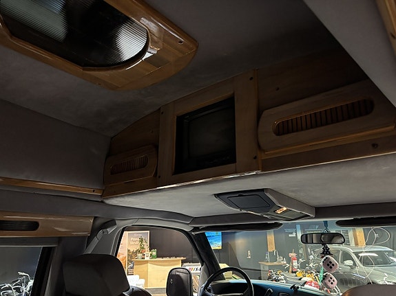 Chevrolet Express 8 of 22