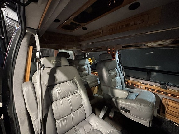 Chevrolet Express 6 of 22