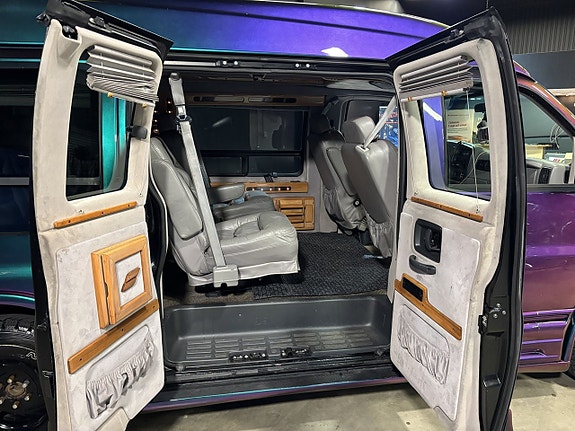 Chevrolet Express 4 of 22