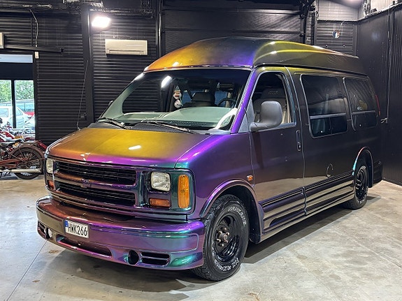 Chevrolet Express 3 of 22