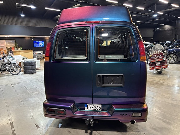 Chevrolet Express 15 of 22