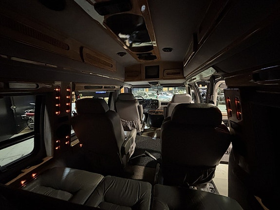 Chevrolet Express 14 of 22
