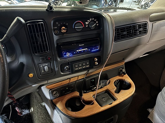 Chevrolet Express 19 of 22