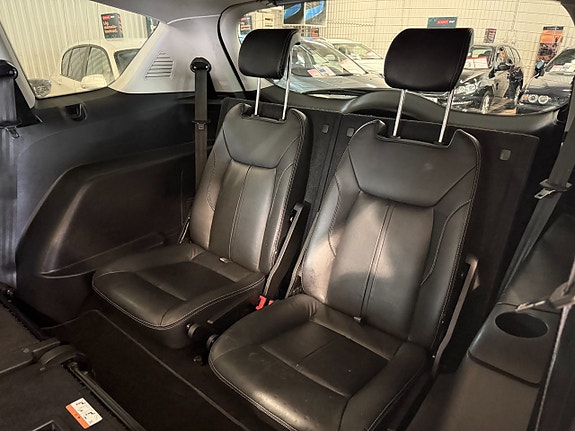 Ford S-MAX 9 of 16