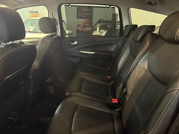 Ford S-MAX 8 of 16