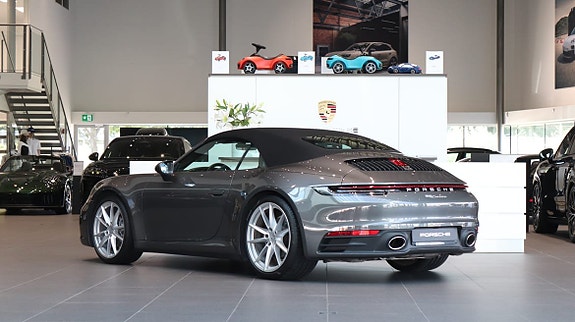 Porsche 911 Carrera 7 of 11