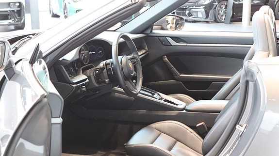 Porsche 911 Carrera 9 of 11