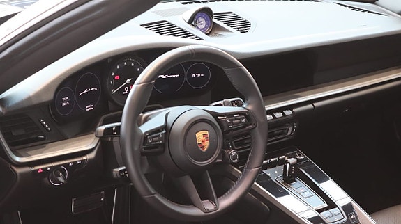 Porsche 911 Carrera 8 of 11