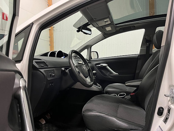 Toyota Verso 13 of 17
