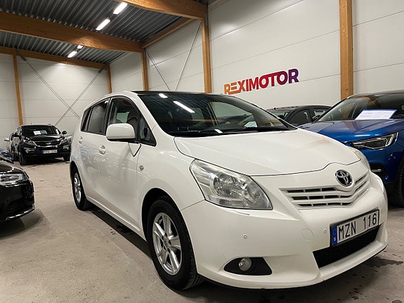 Toyota Verso 2 of 17