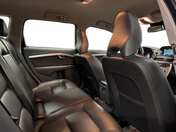 Volvo XC70 11 of 25