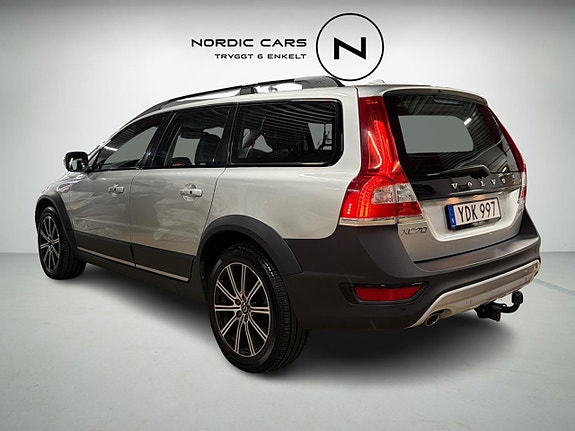 Volvo XC70 2 of 25