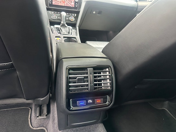 Volkswagen Passat 10 of 17