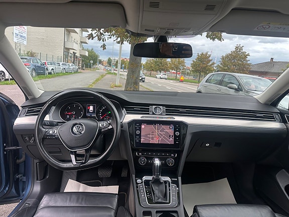 Volkswagen Passat 11 of 17