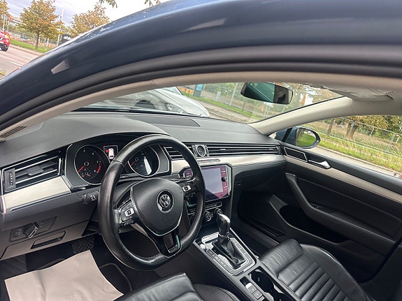 Volkswagen Passat 7 of 17