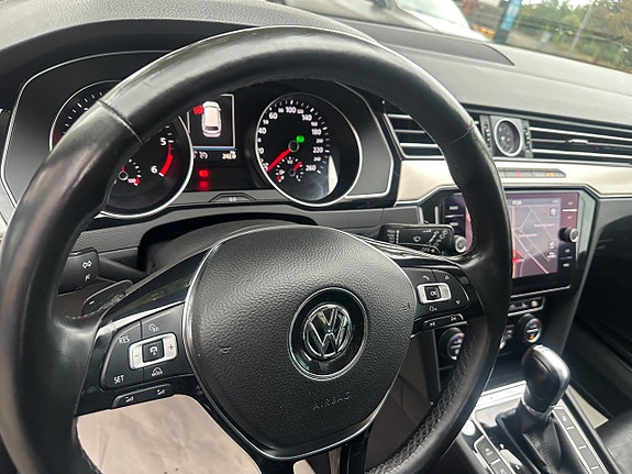 Volkswagen Passat 14 of 17