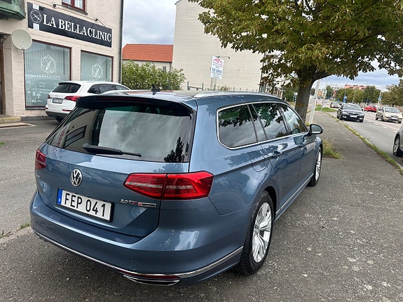 Volkswagen Passat 3 of 17