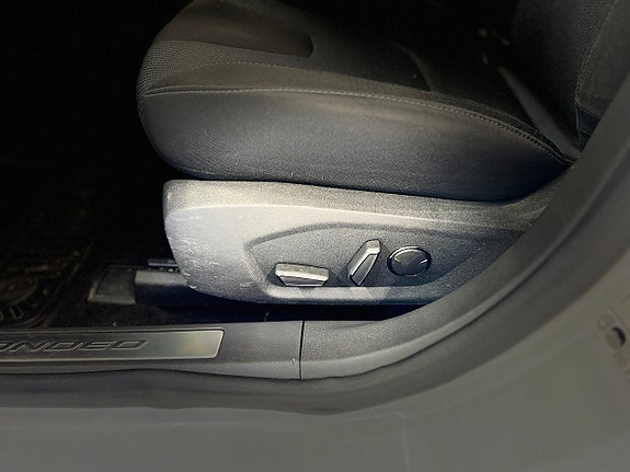 Ford Mondeo 13 of 27