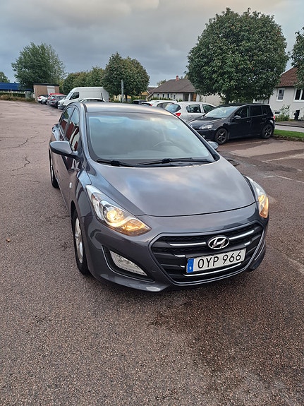 Hyundai i30 2 of 9