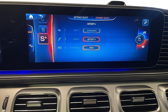 Mercedes-Benz GLE53 18 of 21