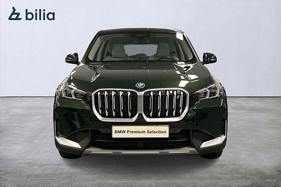 BMW iX1 5 of 18