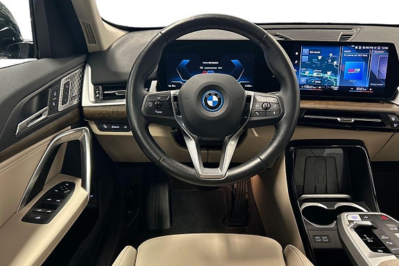 BMW iX1 9 of 18
