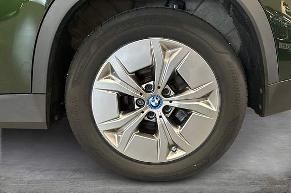 BMW iX1 14 of 18