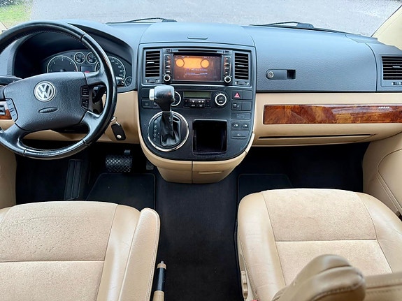 Volkswagen Multivan 10 of 16